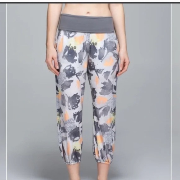 LULULEMON Om Pant Mini Art Pop White Multi / Slate 4 - Picture 1 of 7